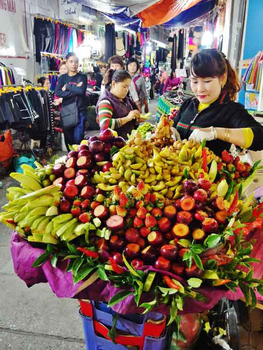 fruit-stall-in-hanoi-night-market