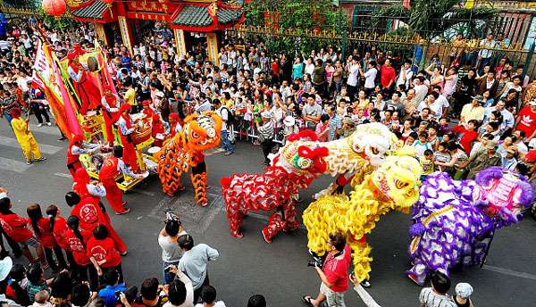 lion_dance_in_tet_holiday